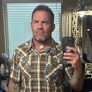 True Religion Pearl Snap Short Sleeve fits as XL